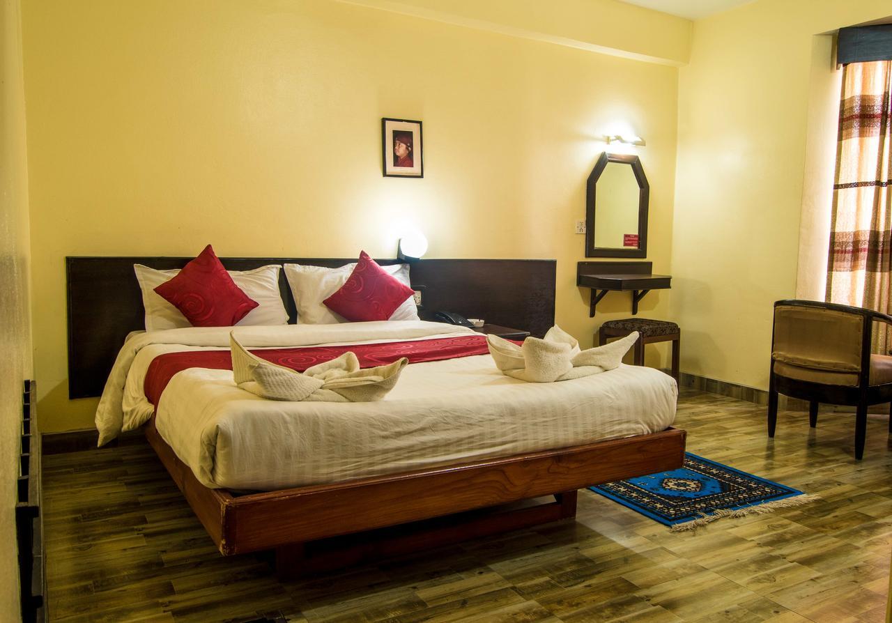 Hotel Meera Похара Екстериор снимка