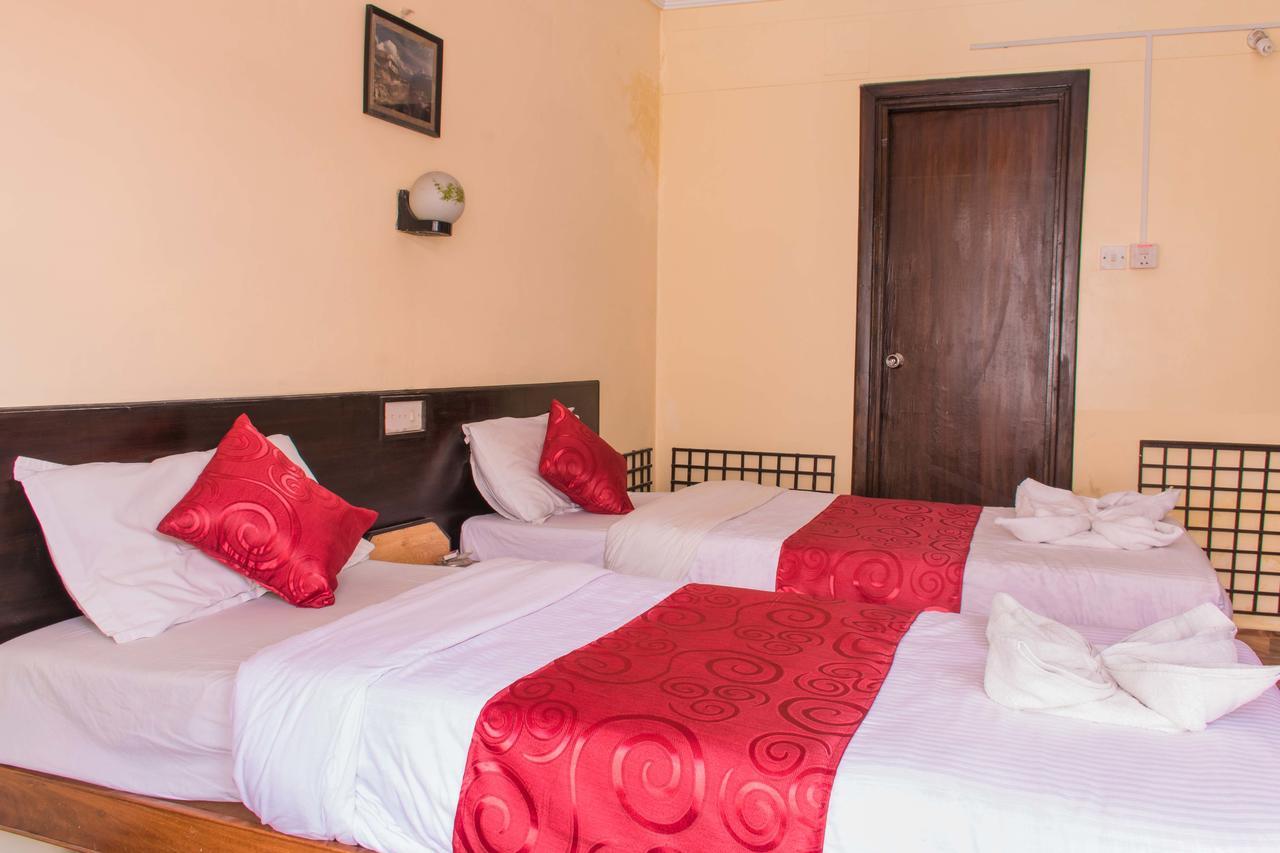 Hotel Meera Похара Екстериор снимка