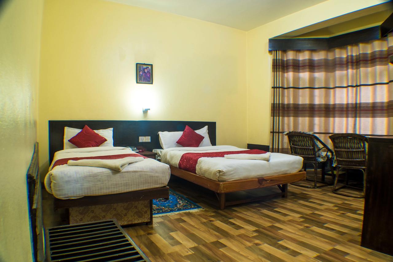 Hotel Meera Похара Екстериор снимка